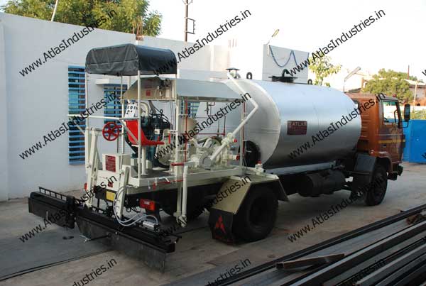 Bitumen sprayer supplied in India