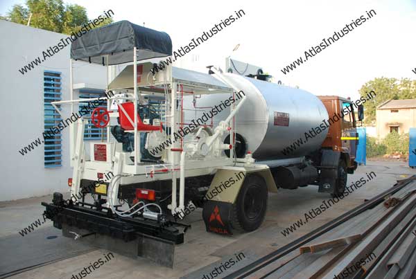 Bitumen sprayer supplied in India