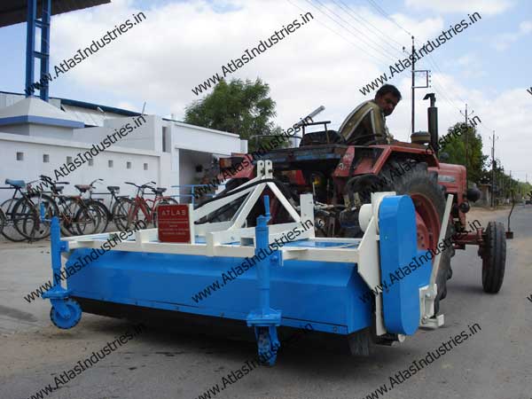 Hydraulic road sweeper