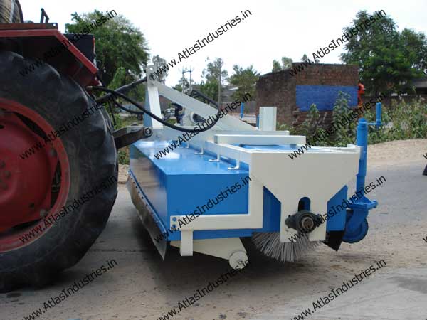 Hydraulic road sweeper