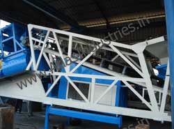 Foldable cabin of mobile concrete plant