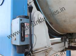 Lubrication system for mixing drum of concrete plant