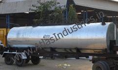 Mobile bitumen tank