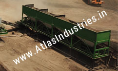 Mobile cold aggregate feeder bins