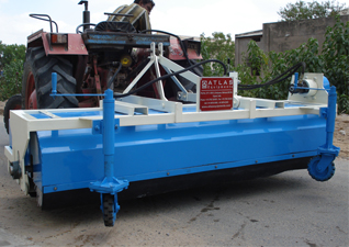 Hydraulic broom