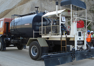 Truck mounted bitumen pressure distributor